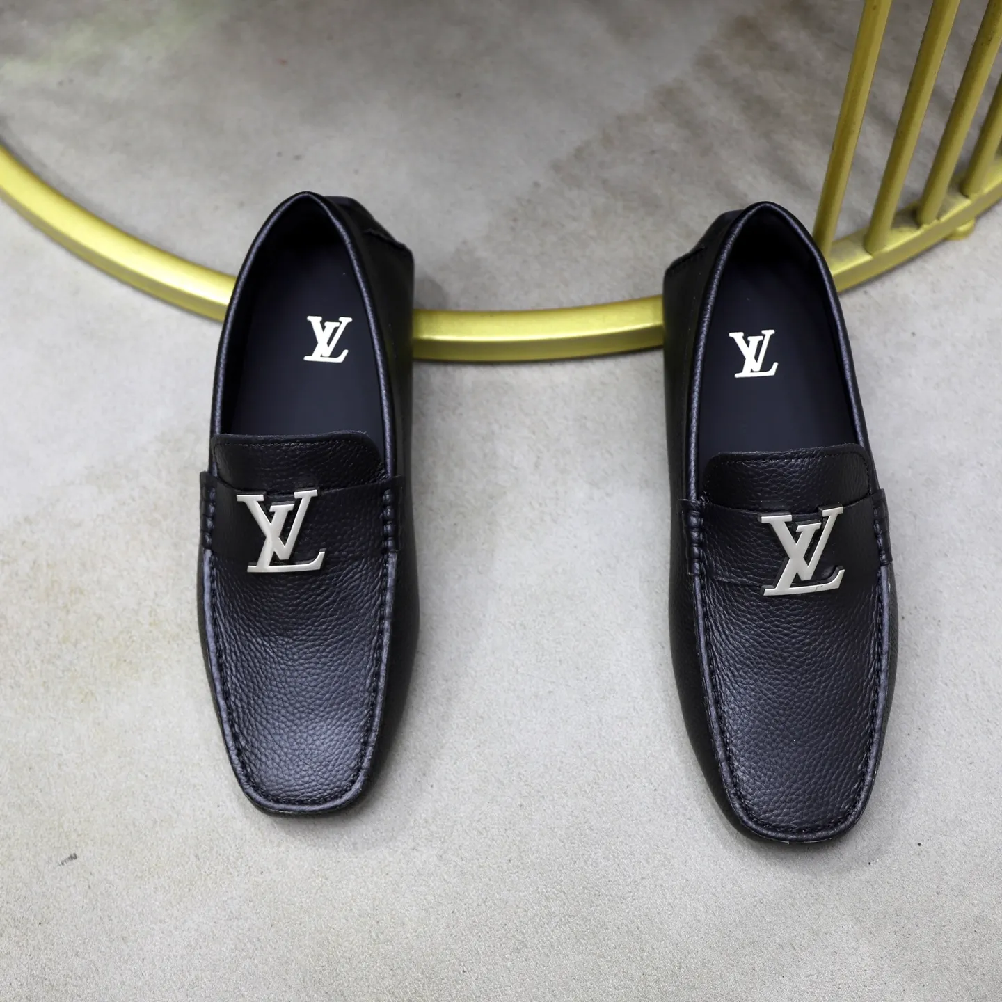 Ex-factory price: 480💰【LV】Louis Vuitton ⚠️High-end men’s driving and pedal series ⚠️38-44 (customized for 45) ⚠️All original cowhide leather! Thick and soft! Made entirely of calfskin lining! Rubber sheet anti-slip beanie sole! Three-dimensional package technology! Fashionable and classic! Handicrafts! Original high quality! Feel free to compare!